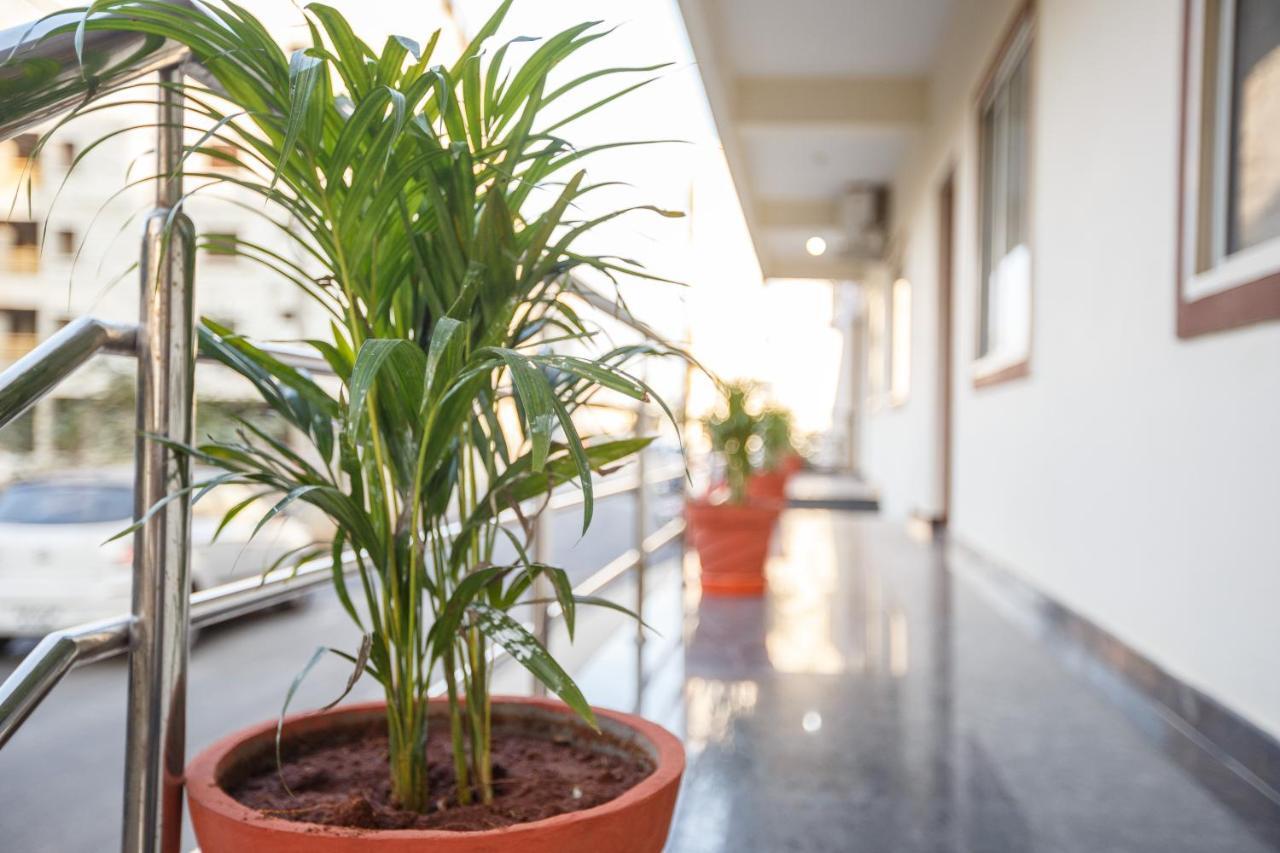 Misty Meridian Serviced Apartments Bangalore Buitenkant foto